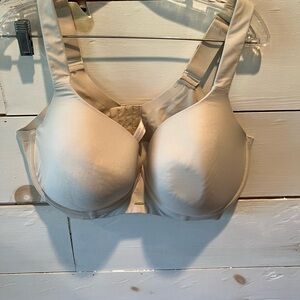 Cacique Women's Cream Full-Coverage Bra, lightly lined, size 42F, GUC